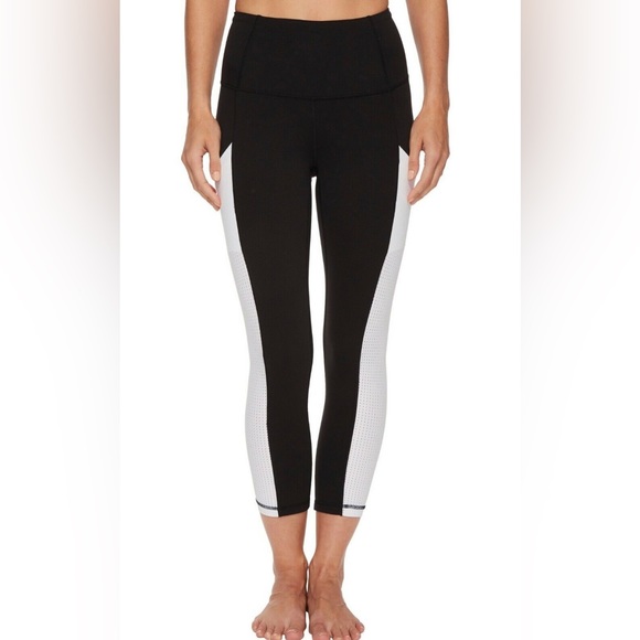 The North Face Motivation High Rise Pocket Flashdry Crop Leggings Pants - Picture 3 of 6